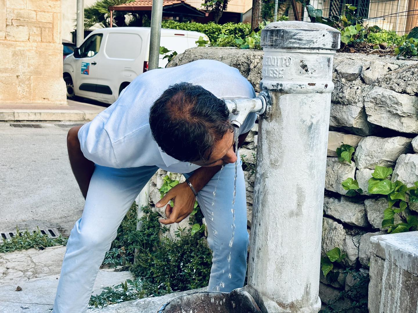 Fontana vico Piscina Nuova: il sindaco tranquillizza i cittadini