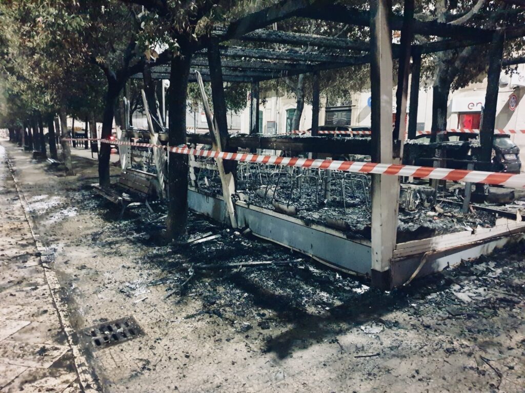 Incendio gazebo in viale Roma: la solidarietà nelle parole del sindaco